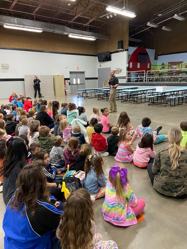 Chief Payne talks to students